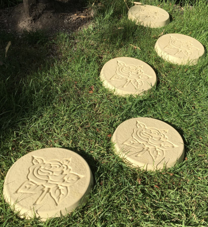 Rose Stepping Stones in Buff Colour