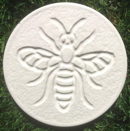 Pack of 1 bee design stepping stones in a white colour.