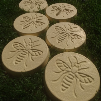 FunkyRustics Bee Garden Stepping Stones Buff Concrete 9” (Pack of 6)
