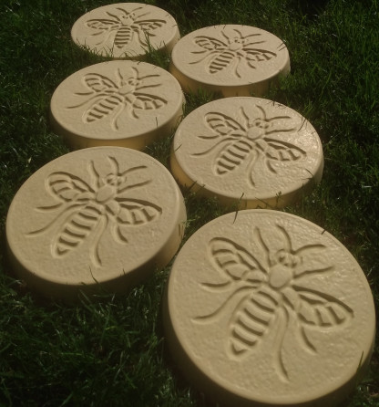 FunkyRustics Bee Garden Stepping Stones Buff Concrete 9” (Pack of 6)