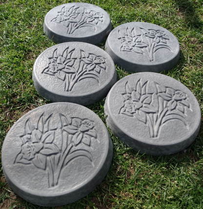 Daffodil Garden Stepping Stones Charcoal
