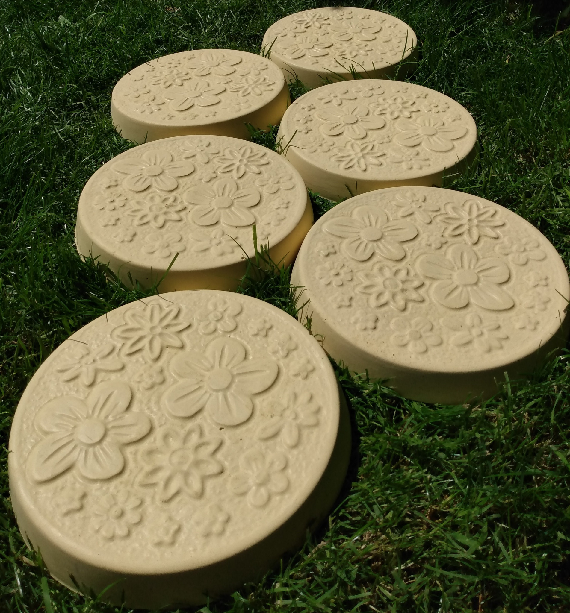 Daisy Stones For Garden Path - (Pack of 6)