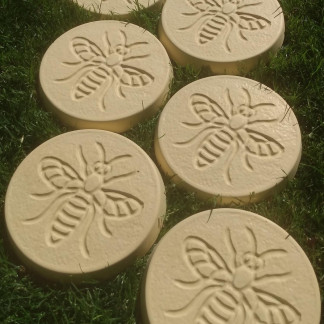 Pack of 6 bee design stepping stones in a buff colour.